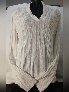 Pre-loved Women's White Cable Knit V-Neck Sweater.